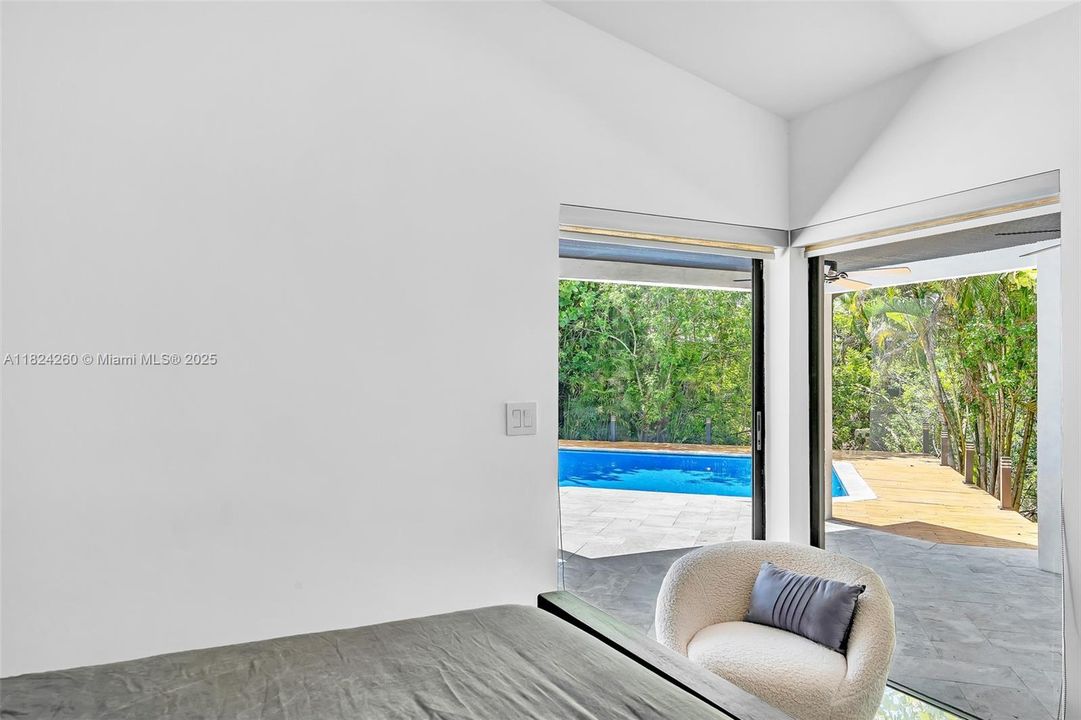 Vendido Recientemente: $3,600,000 (7 camas, 5 baños, 4755 Pies cuadrados)