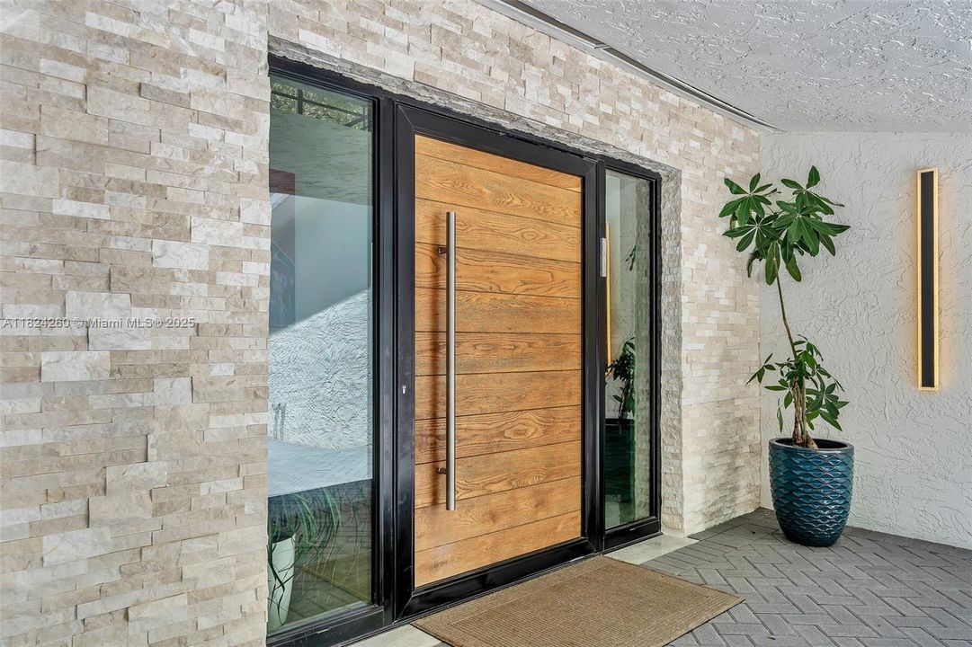 Vendido Recientemente: $3,600,000 (7 camas, 5 baños, 4755 Pies cuadrados)