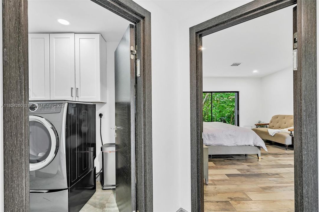 Vendido Recientemente: $3,600,000 (7 camas, 5 baños, 4755 Pies cuadrados)