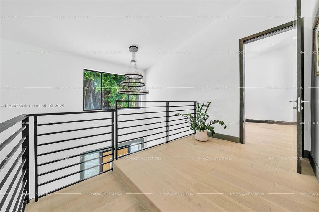 Vendido Recientemente: $3,600,000 (7 camas, 5 baños, 4755 Pies cuadrados)