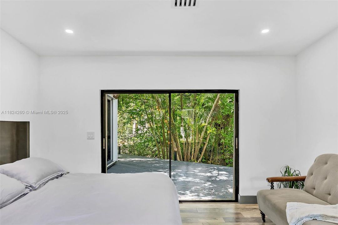 Vendido Recientemente: $3,600,000 (7 camas, 5 baños, 4755 Pies cuadrados)