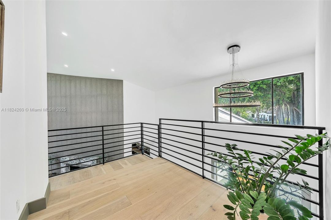 Vendido Recientemente: $3,600,000 (7 camas, 5 baños, 4755 Pies cuadrados)