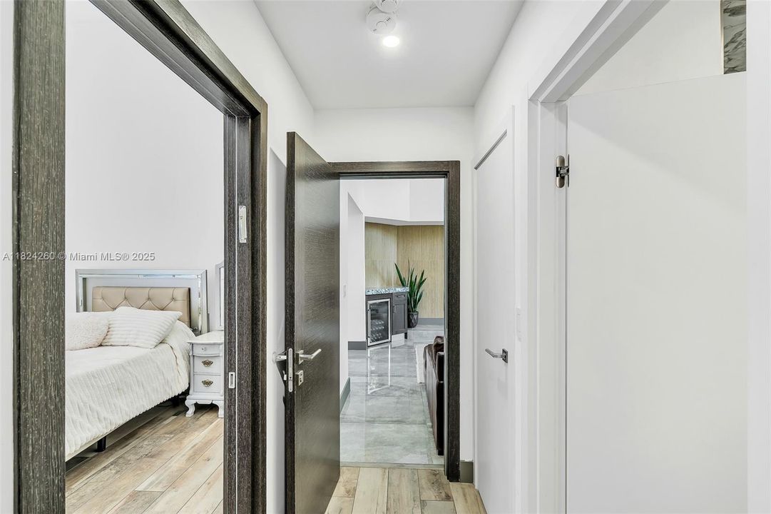 Vendido Recientemente: $3,600,000 (7 camas, 5 baños, 4755 Pies cuadrados)