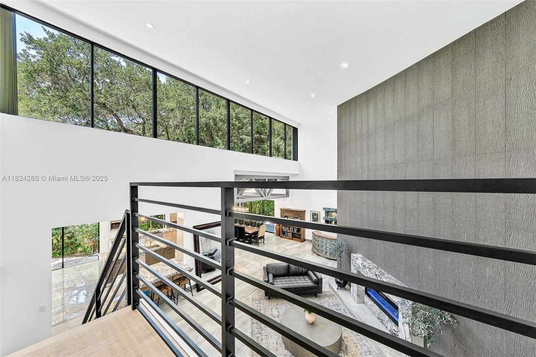 Vendido Recientemente: $3,600,000 (7 camas, 5 baños, 4755 Pies cuadrados)