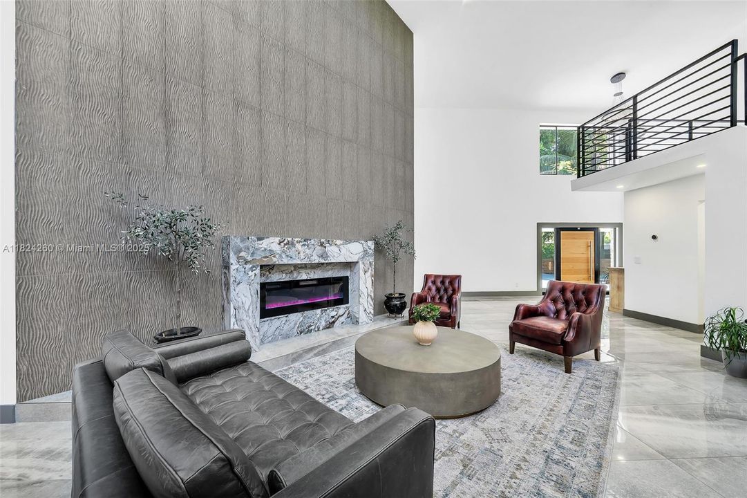 Vendido Recientemente: $3,600,000 (7 camas, 5 baños, 4755 Pies cuadrados)