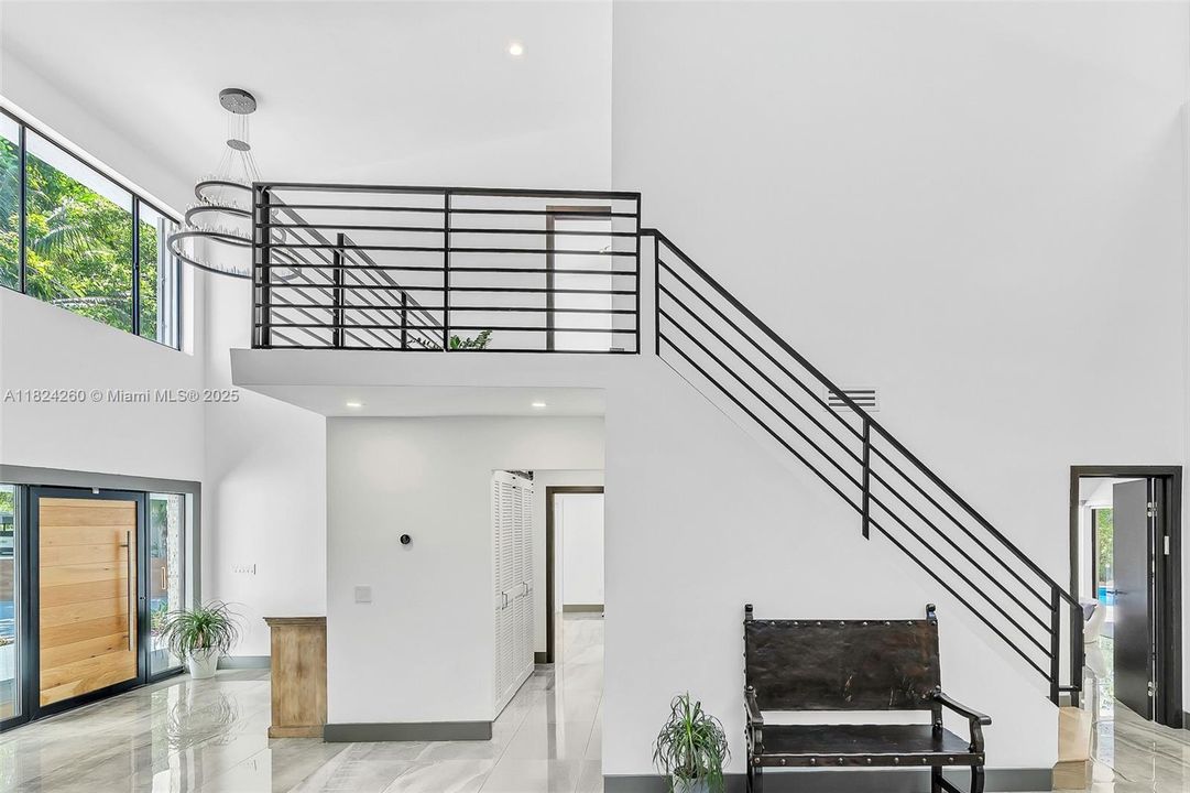 Vendido Recientemente: $3,600,000 (7 camas, 5 baños, 4755 Pies cuadrados)