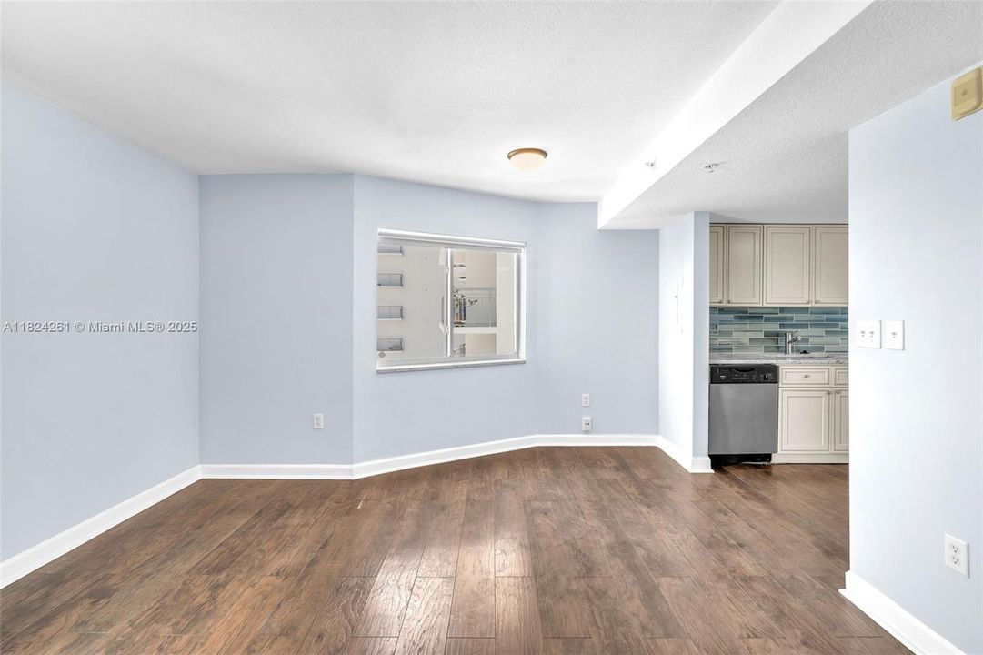 For Sale: $519,000 (1 beds, 1 baths, 1276 Square Feet)