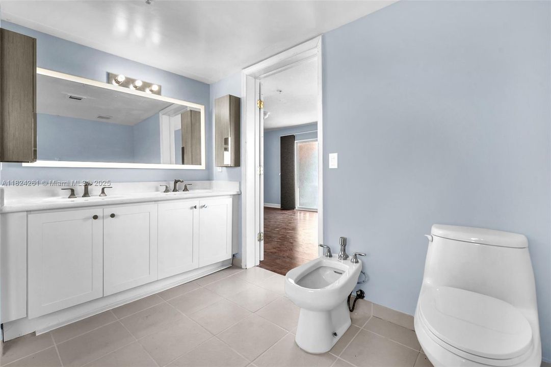 For Sale: $519,000 (1 beds, 1 baths, 1276 Square Feet)