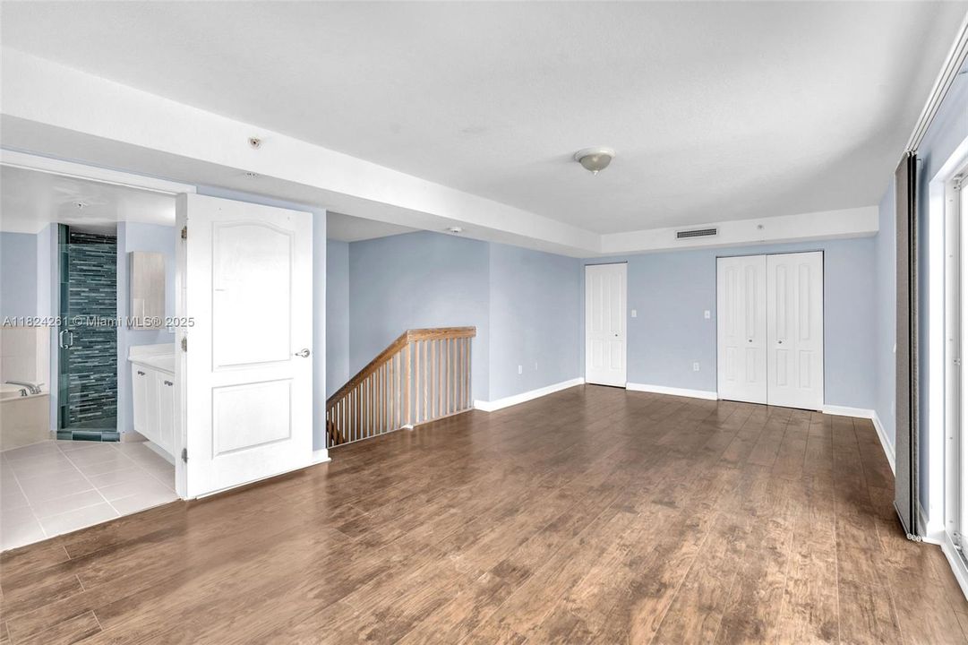 For Sale: $519,000 (1 beds, 1 baths, 1276 Square Feet)
