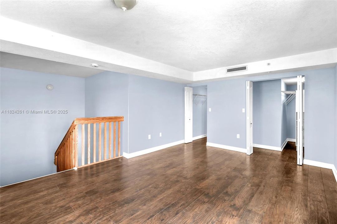 For Sale: $519,000 (1 beds, 1 baths, 1276 Square Feet)