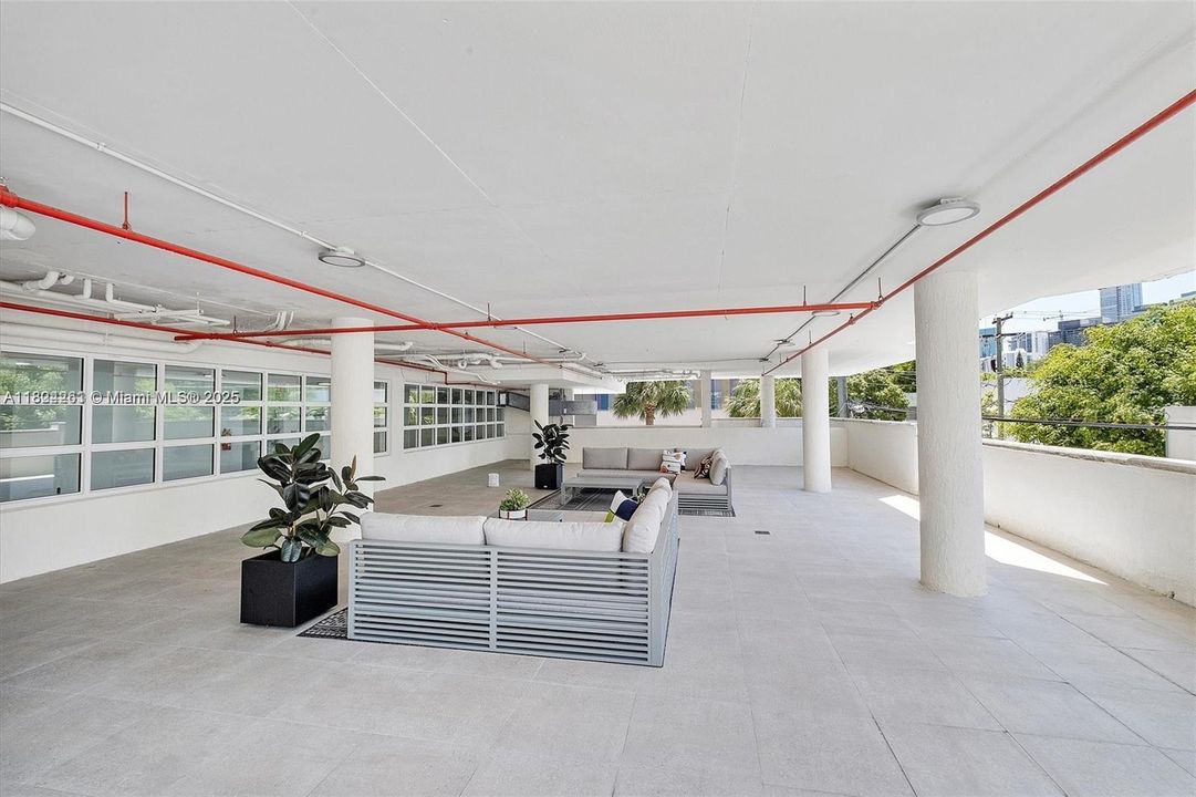 For Sale: $519,000 (1 beds, 1 baths, 1276 Square Feet)