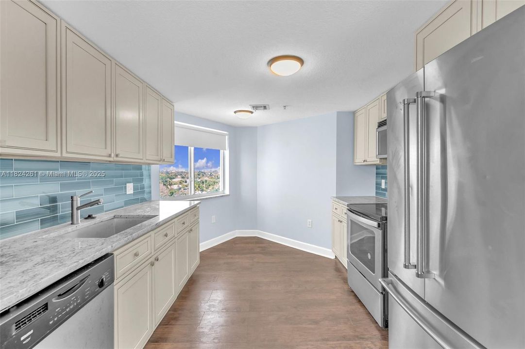 For Sale: $519,000 (1 beds, 1 baths, 1276 Square Feet)