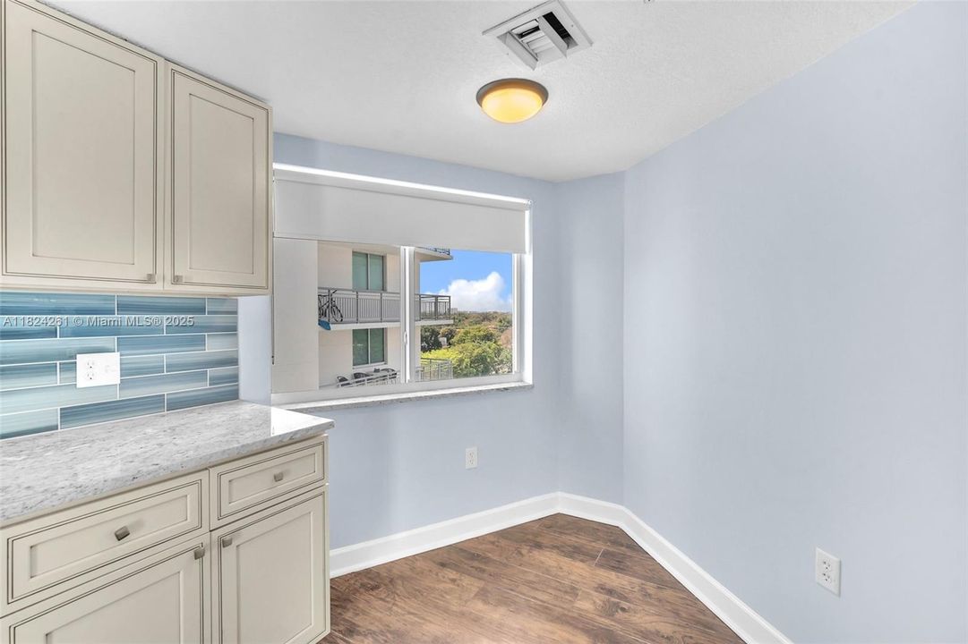 For Sale: $519,000 (1 beds, 1 baths, 1276 Square Feet)