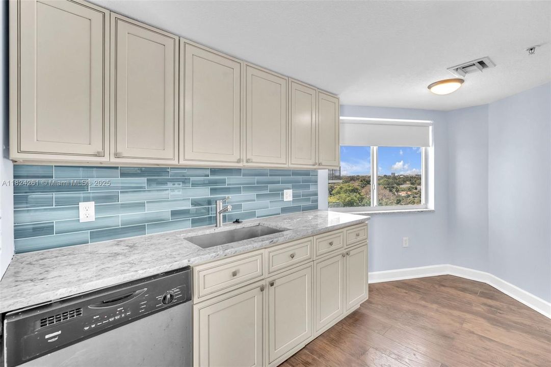 For Sale: $519,000 (1 beds, 1 baths, 1276 Square Feet)