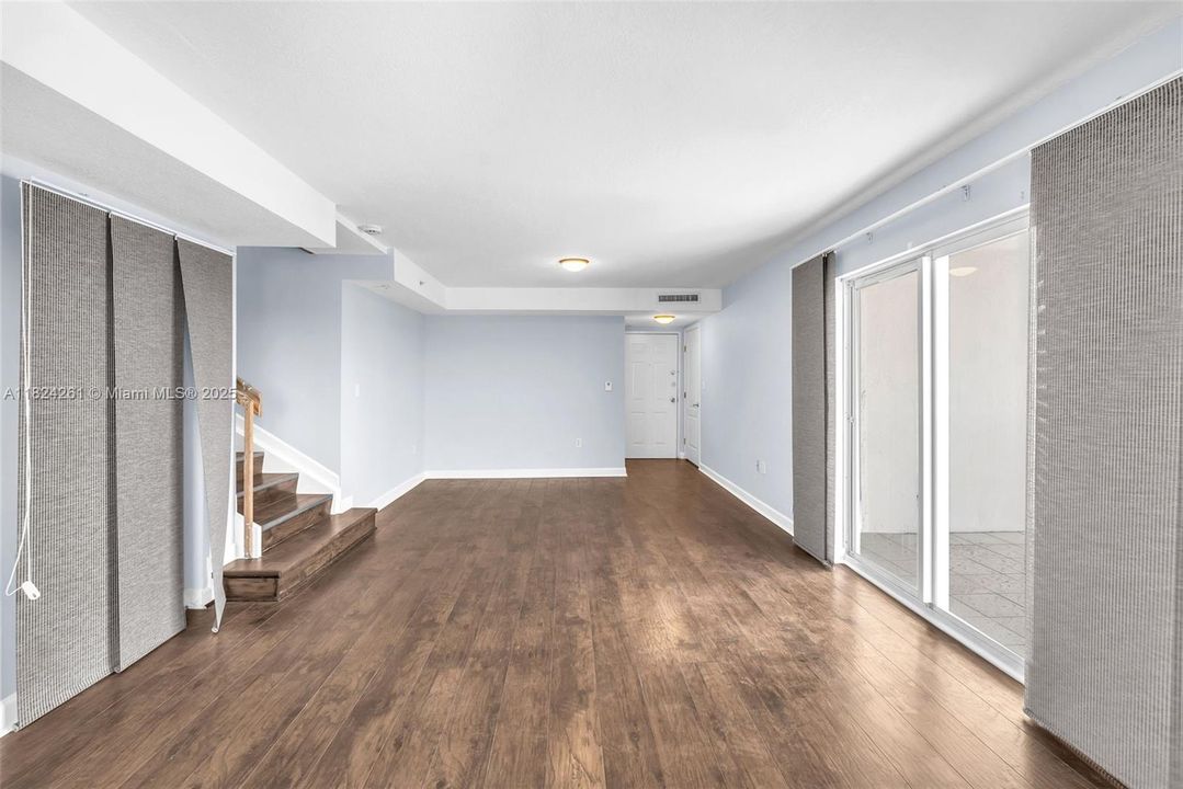 For Sale: $519,000 (1 beds, 1 baths, 1276 Square Feet)