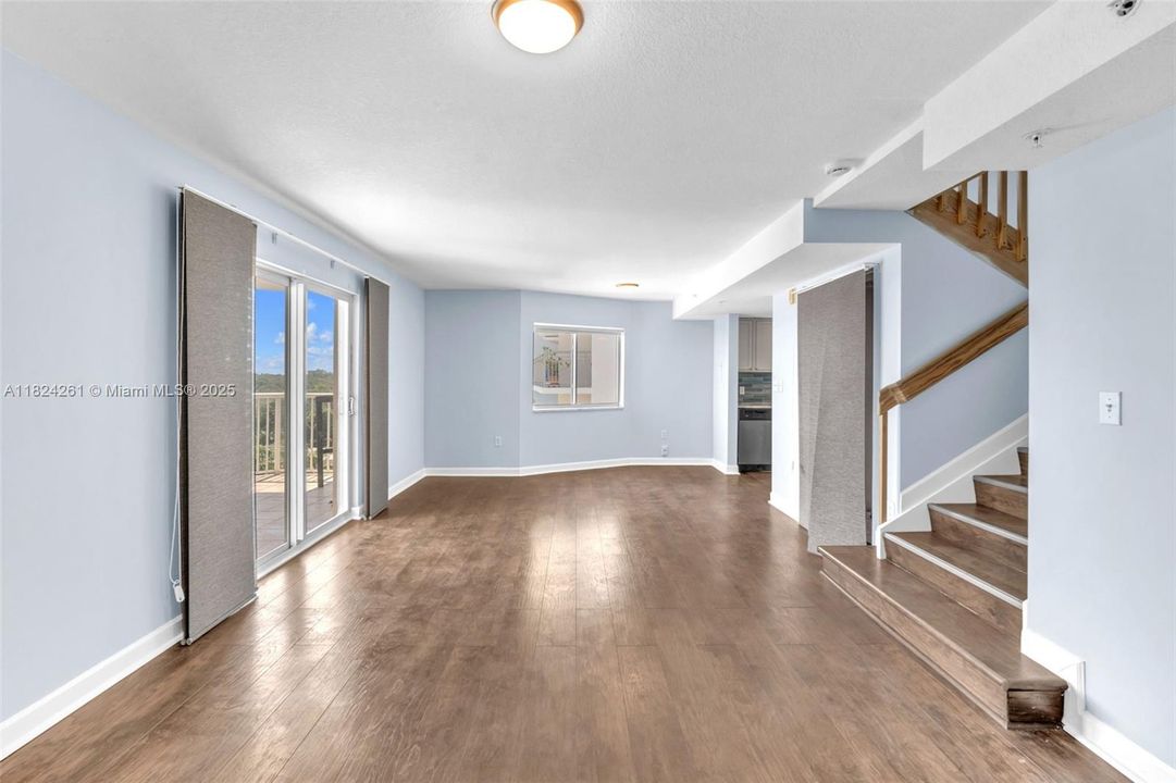 For Sale: $519,000 (1 beds, 1 baths, 1276 Square Feet)