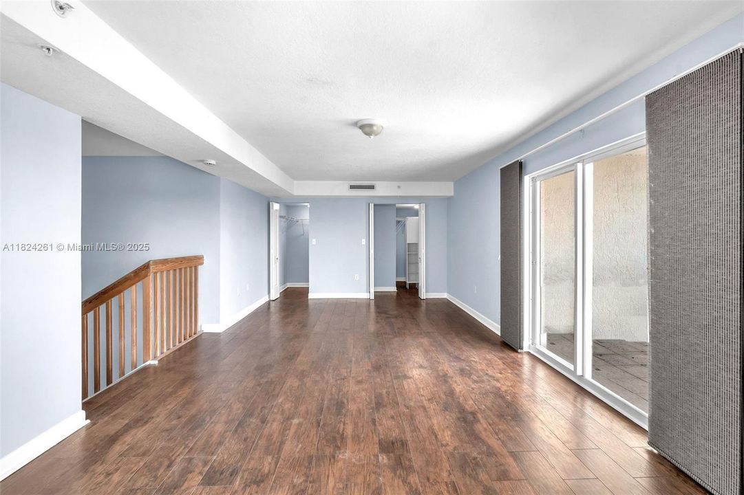 For Sale: $519,000 (1 beds, 1 baths, 1276 Square Feet)