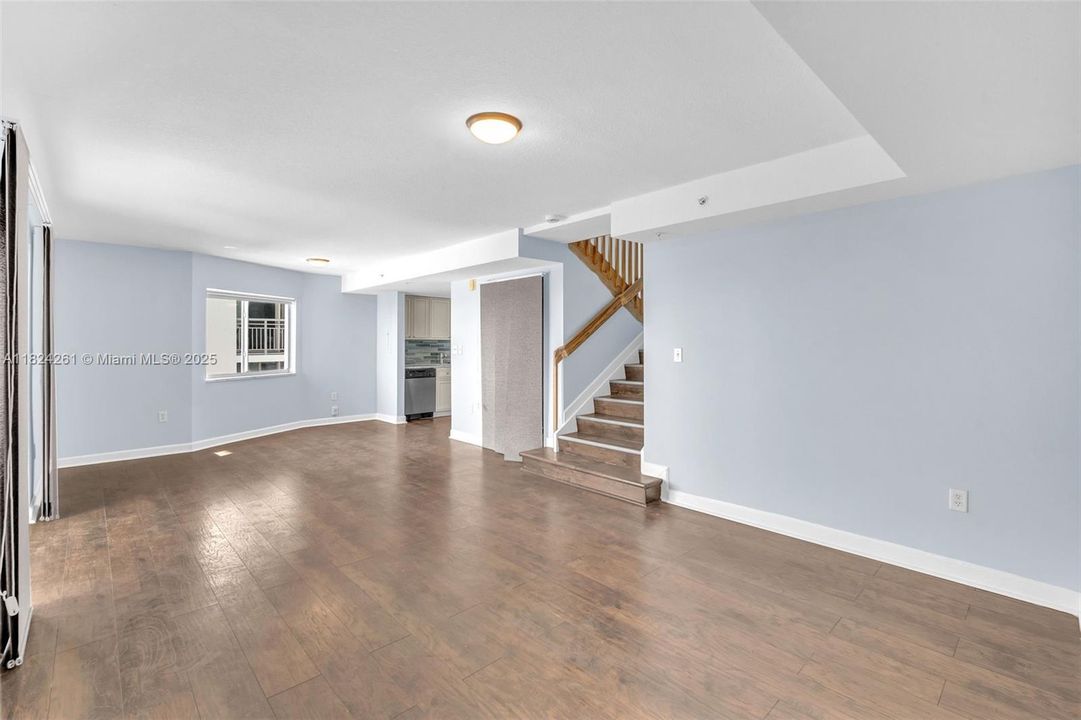 For Sale: $519,000 (1 beds, 1 baths, 1276 Square Feet)