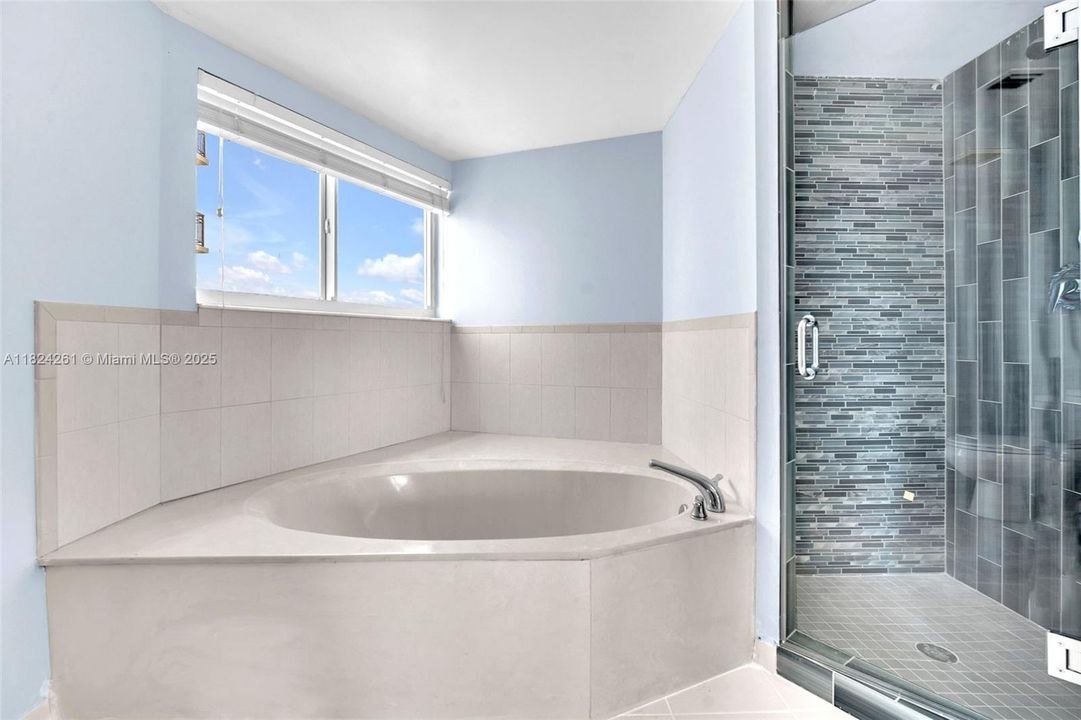 For Sale: $519,000 (1 beds, 1 baths, 1276 Square Feet)