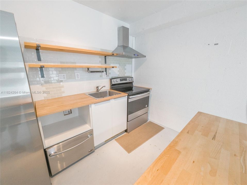 最近租的: $2,000 (1 贝兹, 1 浴室, 700 平方英尺)