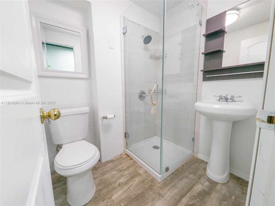 最近租的: $2,000 (1 贝兹, 1 浴室, 700 平方英尺)