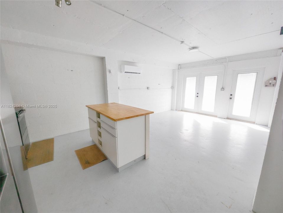 最近租的: $2,000 (1 贝兹, 1 浴室, 700 平方英尺)