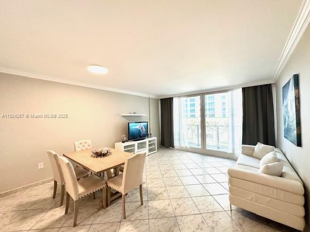 最近售出: $365,000 (1 贝兹, 1 浴室, 750 平方英尺)