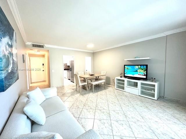 最近售出: $365,000 (1 贝兹, 1 浴室, 750 平方英尺)