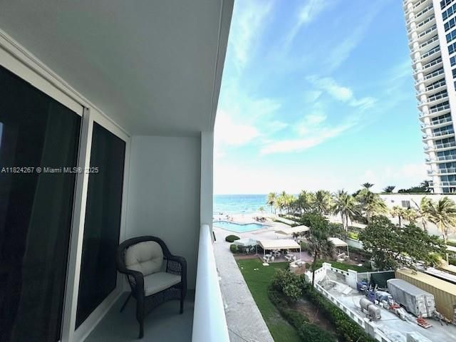 最近售出: $365,000 (1 贝兹, 1 浴室, 750 平方英尺)