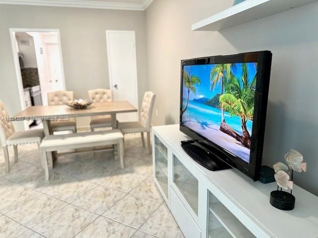 最近售出: $365,000 (1 贝兹, 1 浴室, 750 平方英尺)