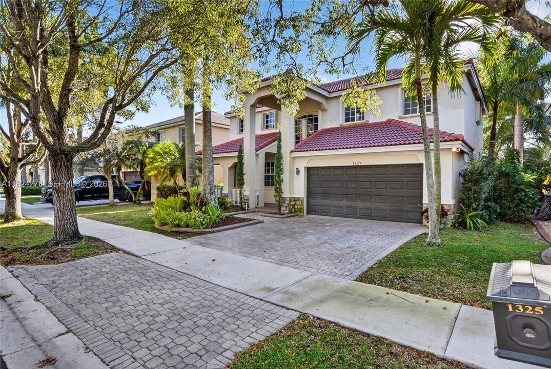 For Sale: $1,099,000 (4 beds, 2 baths, 2596 Square Feet)