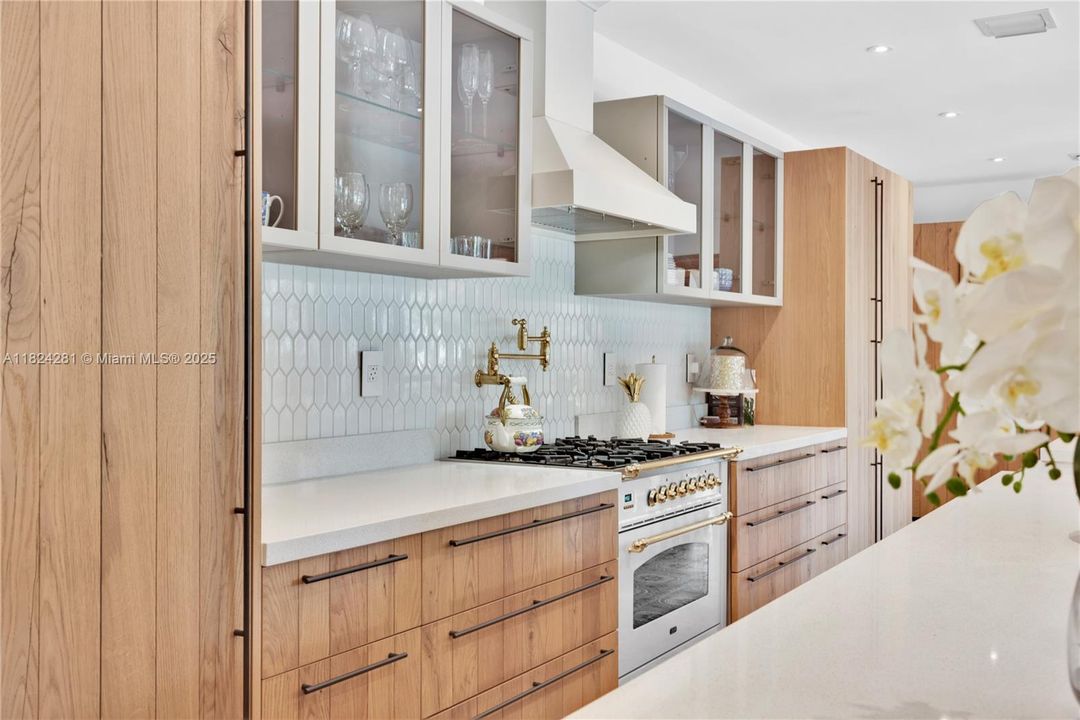 Recently Sold: $3,500,000 (5 beds, 3 baths, 2944 Square Feet)