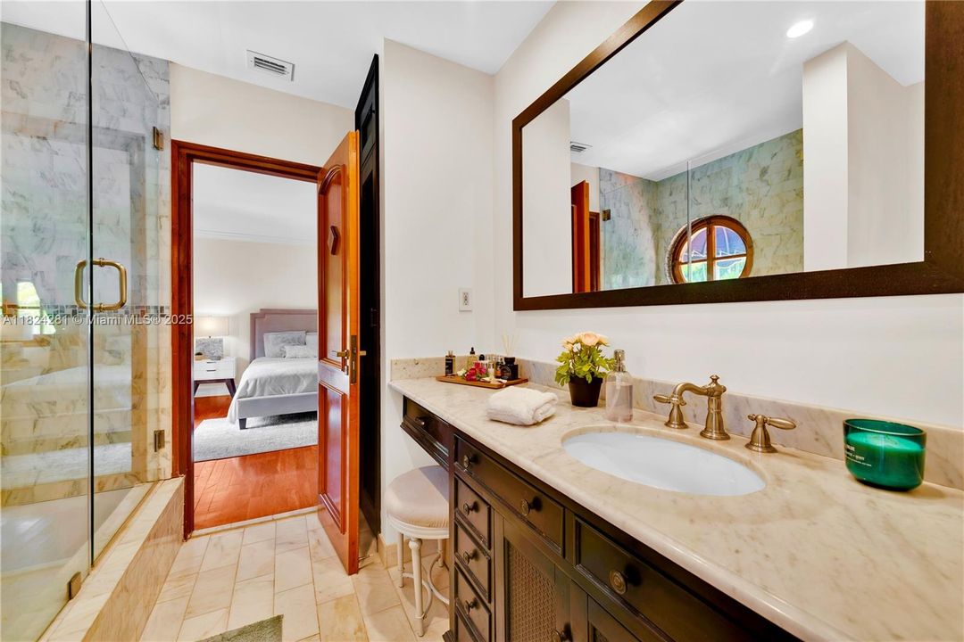 Recently Sold: $3,500,000 (5 beds, 3 baths, 2944 Square Feet)