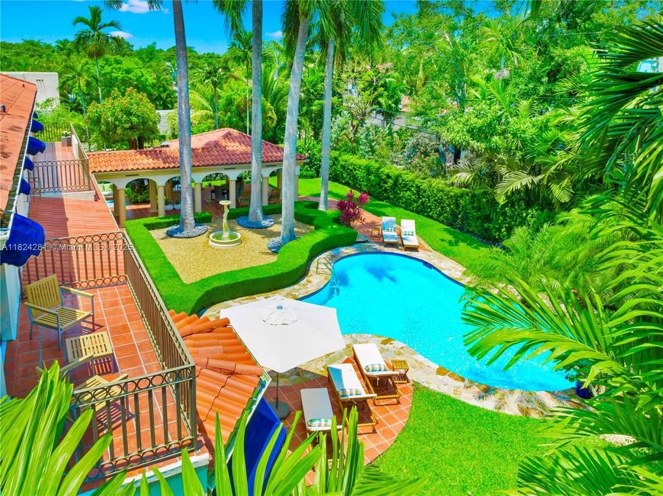 Recently Sold: $3,500,000 (5 beds, 3 baths, 2944 Square Feet)