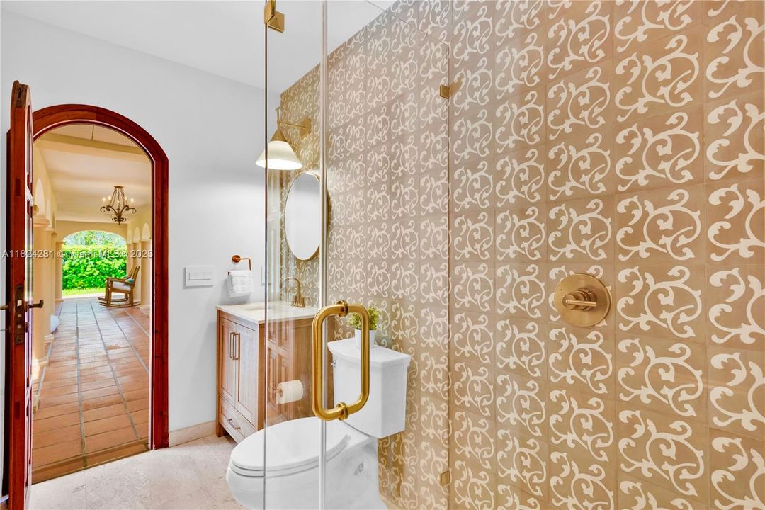 Recently Sold: $3,500,000 (5 beds, 3 baths, 2944 Square Feet)