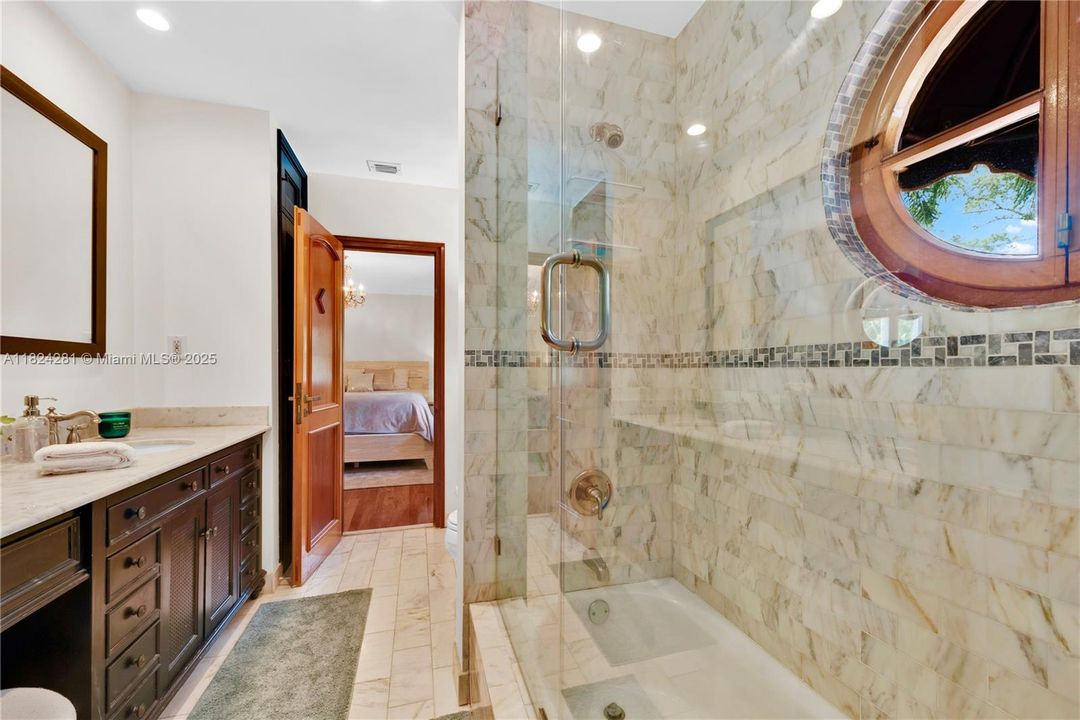 Recently Sold: $3,500,000 (5 beds, 3 baths, 2944 Square Feet)