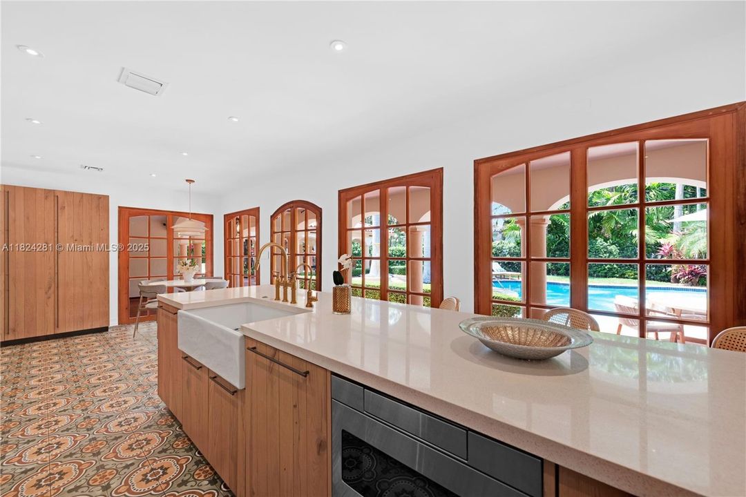 Recently Sold: $3,500,000 (5 beds, 3 baths, 2944 Square Feet)
