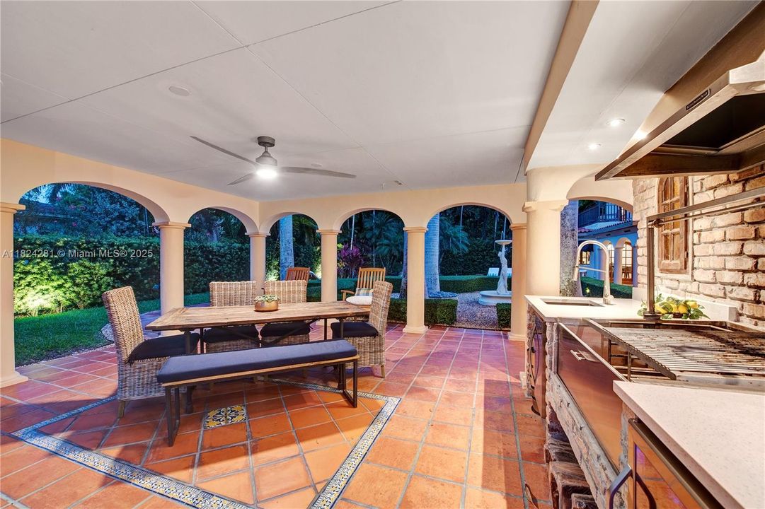 Recently Sold: $3,500,000 (5 beds, 3 baths, 2944 Square Feet)