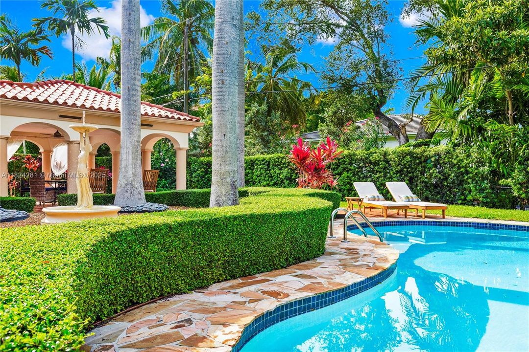 Recently Sold: $3,500,000 (5 beds, 3 baths, 2944 Square Feet)