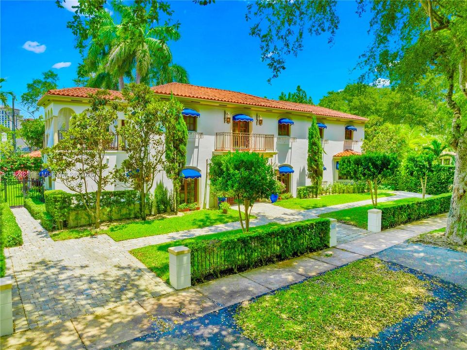 Recently Sold: $3,500,000 (5 beds, 3 baths, 2944 Square Feet)