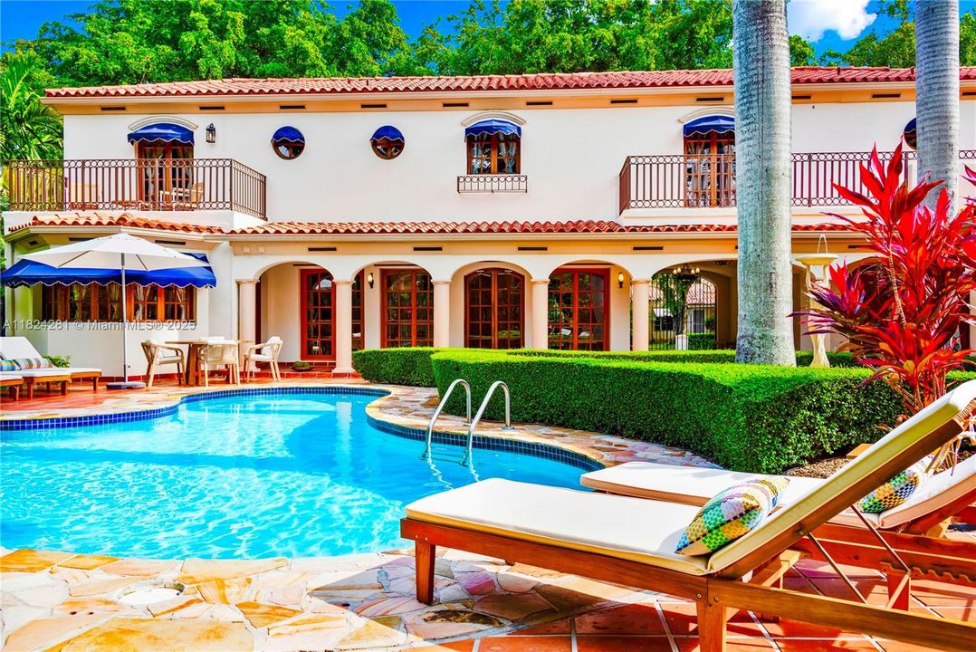 Recently Sold: $3,500,000 (5 beds, 3 baths, 2944 Square Feet)