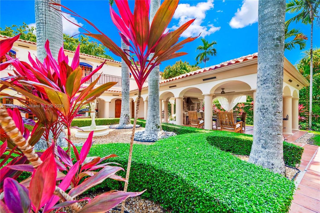 Recently Sold: $3,500,000 (5 beds, 3 baths, 2944 Square Feet)