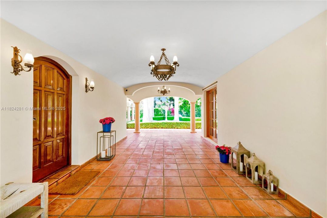 Recently Sold: $3,500,000 (5 beds, 3 baths, 2944 Square Feet)