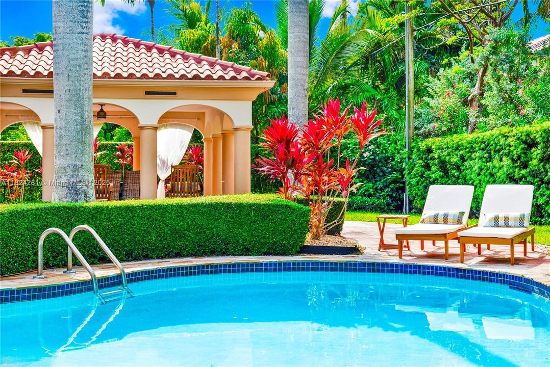 Recently Sold: $3,500,000 (5 beds, 3 baths, 2944 Square Feet)