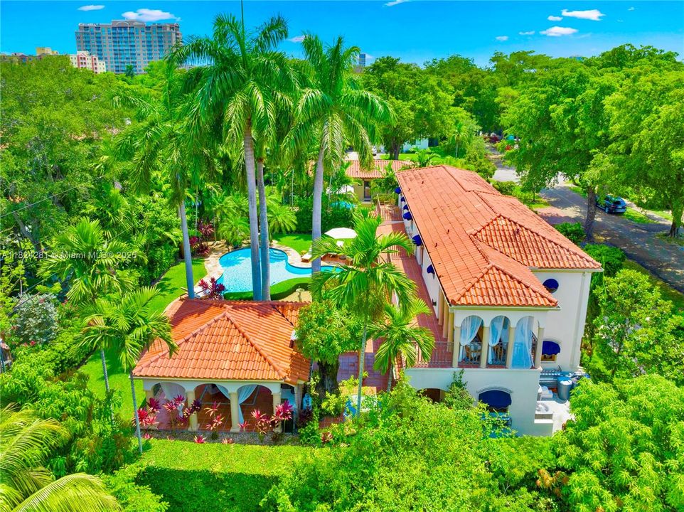 Recently Sold: $3,500,000 (5 beds, 3 baths, 2944 Square Feet)