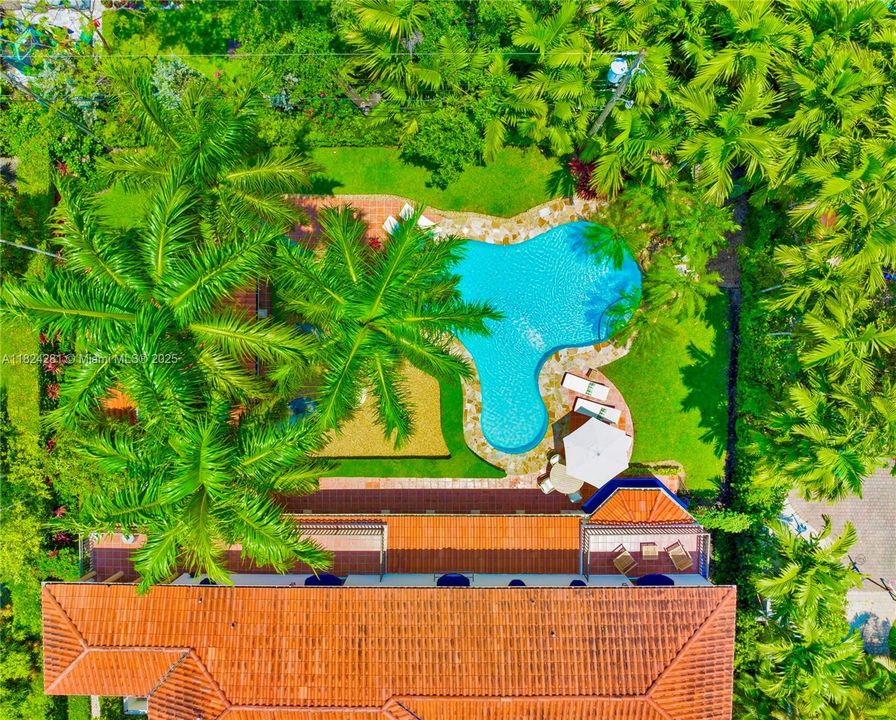 Recently Sold: $3,500,000 (5 beds, 3 baths, 2944 Square Feet)