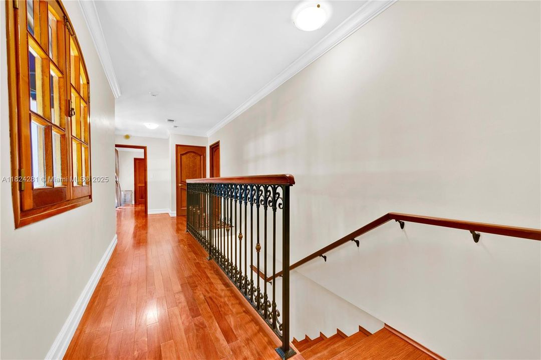 Recently Sold: $3,500,000 (5 beds, 3 baths, 2944 Square Feet)