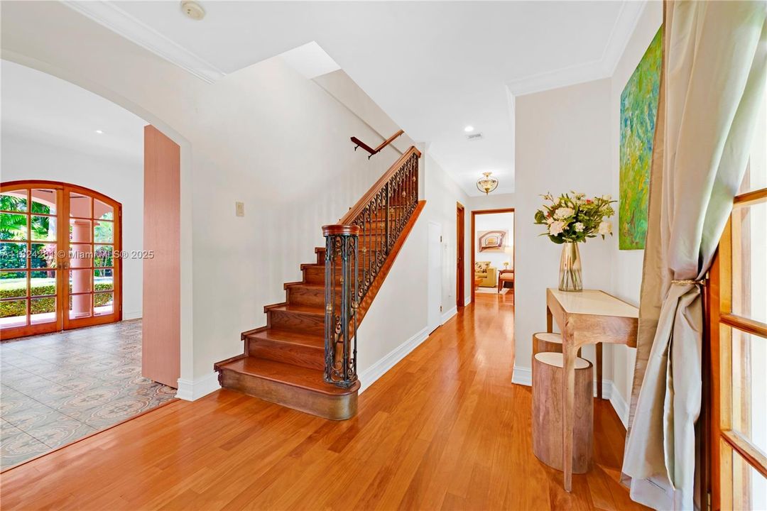 Recently Sold: $3,500,000 (5 beds, 3 baths, 2944 Square Feet)