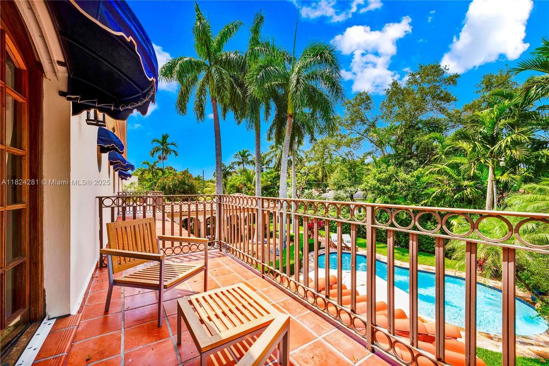 Recently Sold: $3,500,000 (5 beds, 3 baths, 2944 Square Feet)