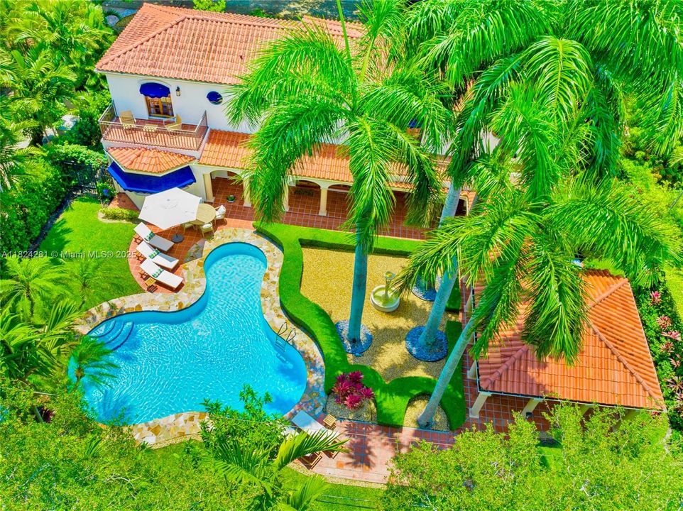 Recently Sold: $3,500,000 (5 beds, 3 baths, 2944 Square Feet)